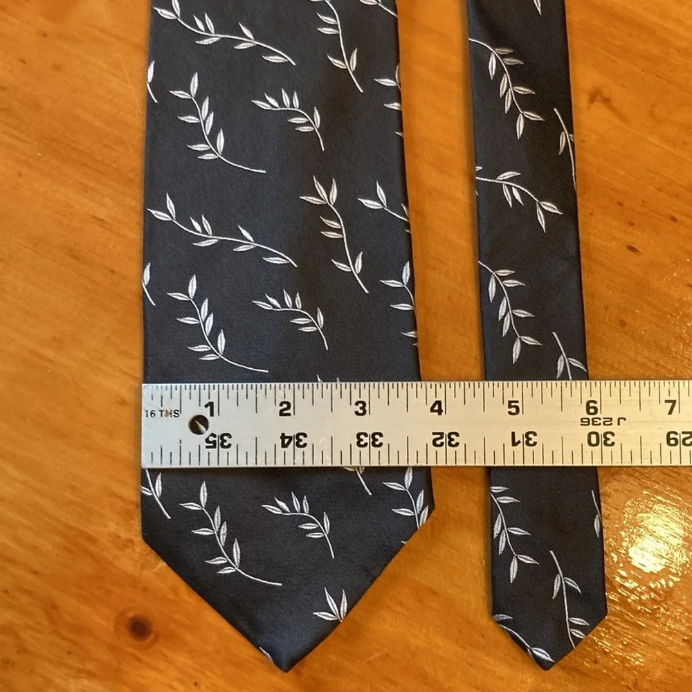 Geoffrey Beene Mens‎ Silk Tie Gray Silver Leaf Vine Pattern Formal Business Boho